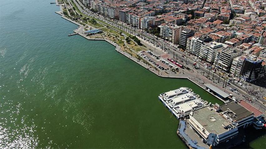 İzmir Körfezi'nde bilindik manzara! 'Deniz kokusu alıyorum diyen yalan söyler'