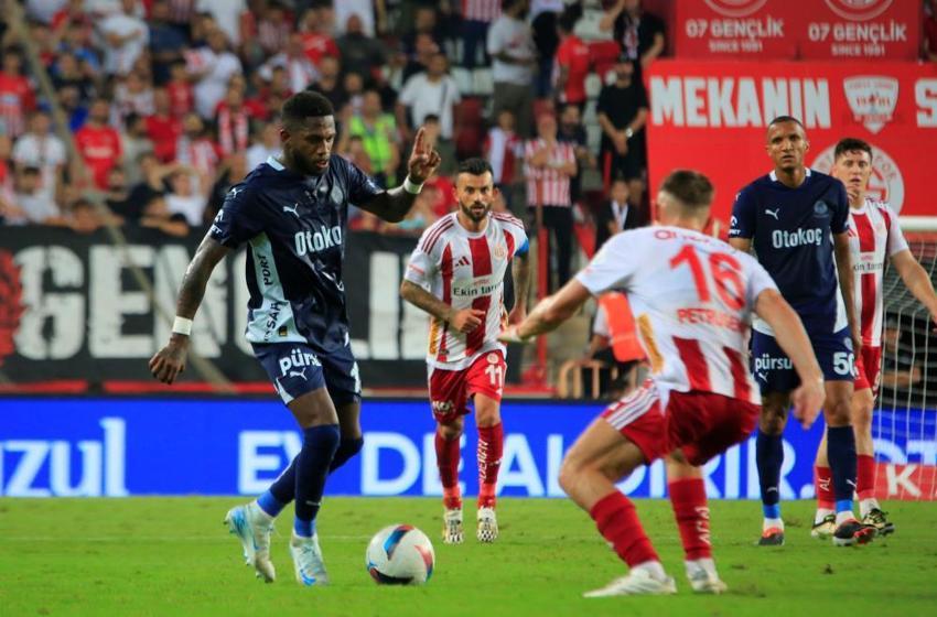 Zirve takibi sürüyor! Fenerbahçe, Antalya'dan 3 puanla dönüyor
