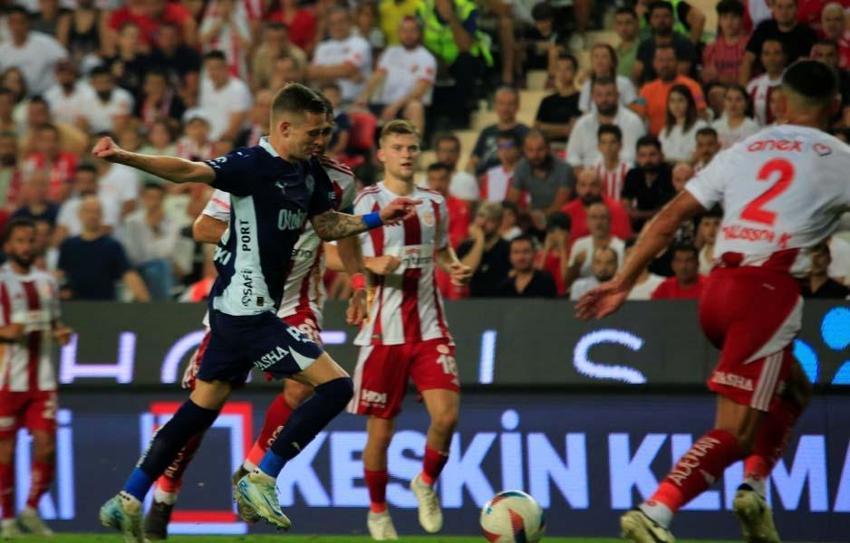 Fenerbahçe'de Jose Mourinho'nun laptoplu tepkisi gündem oldu