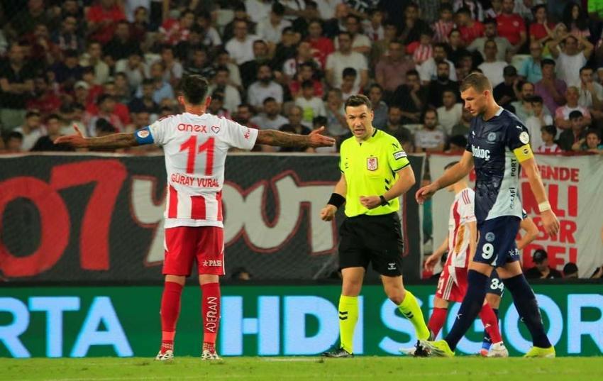 Fenerbahçe'de Jose Mourinho'nun laptoplu tepkisi gündem oldu