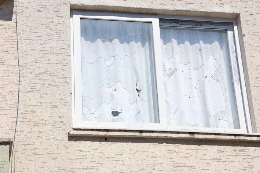 Kiracısının 8 yaşındaki erkek torununa cinsel istismar! Mahalleli tacizcinin evine sprey boya ile yazılar yazdı