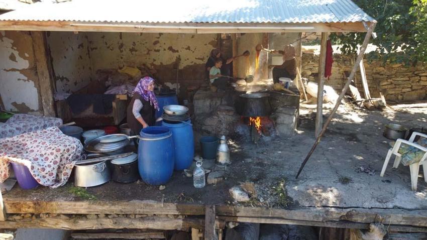 Adana'da meşe külüyle harmanlayıp ekonomiye kazandırıyorlar! 10 Kilogramdan 1 kilogram elde ediyorlar