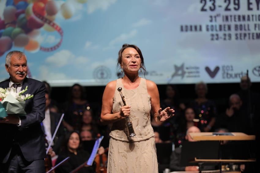 Altın Koza'da ödüller sahiplerini buldu: Törene damga vurdu: Sinema umuttur