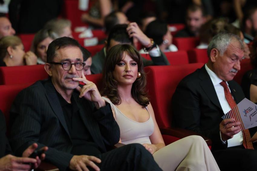 Altın Koza'da ödüller sahiplerini buldu: Törene damga vurdu: Sinema umuttur