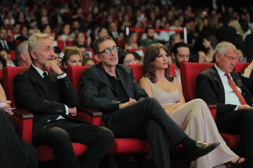 Altın Koza'da ödüller sahiplerini buldu: Törene damga vurdu: Sinema umuttur