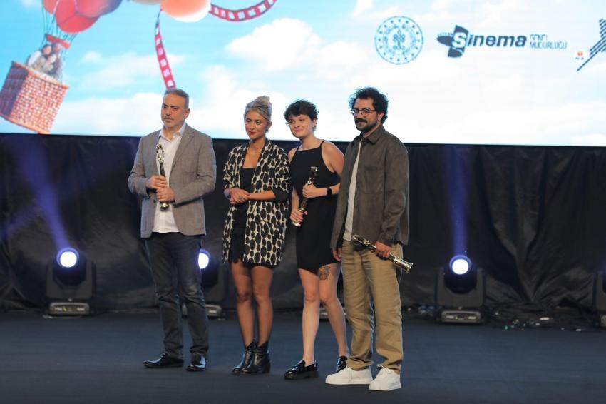 Altın Koza'da ödüller sahiplerini buldu: Törene damga vurdu: Sinema umuttur