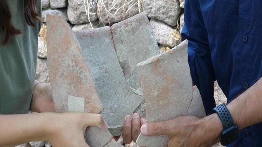 Assos Antik Kenti'nde 1700 yıllık lazımlıklar gün yüzüne çıkarıldı