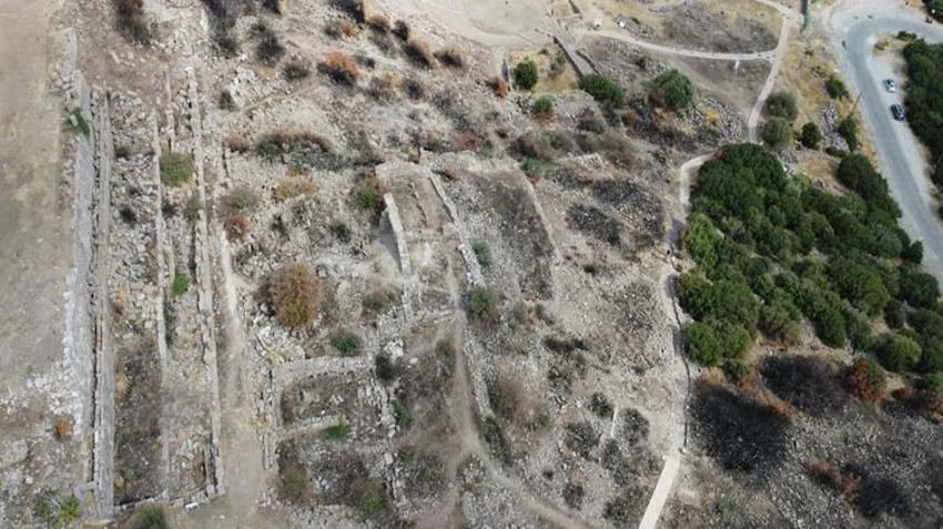 Assos Antik Kenti'nde 1700 yıllık lazımlıklar gün yüzüne çıkarıldı