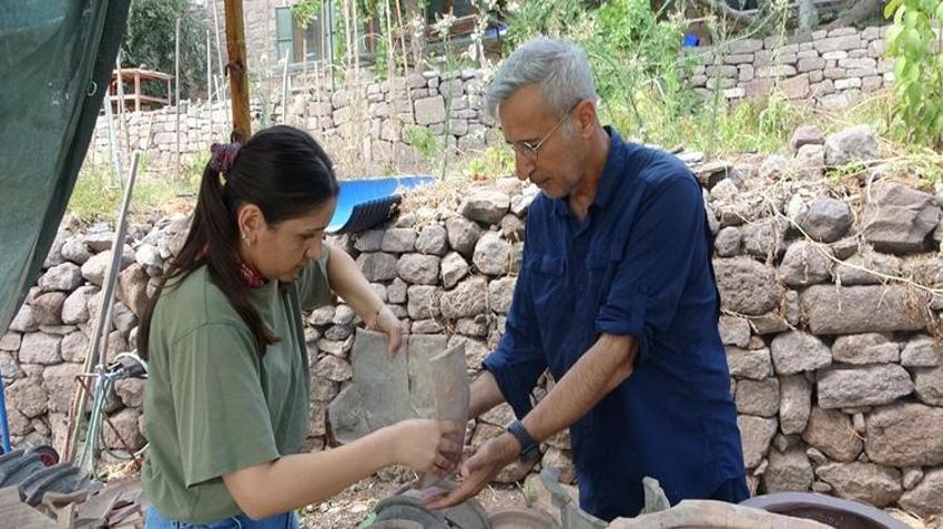 Assos Antik Kenti'nde 1700 yıllık lazımlıklar gün yüzüne çıkarıldı