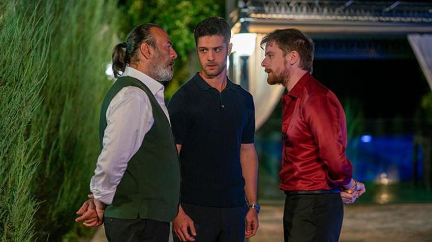 Herkes bu soruyu soruyor: Cemal’i kim öldürdü? Arhan tepkileri göze alarak Deniz’i konağa getirdi