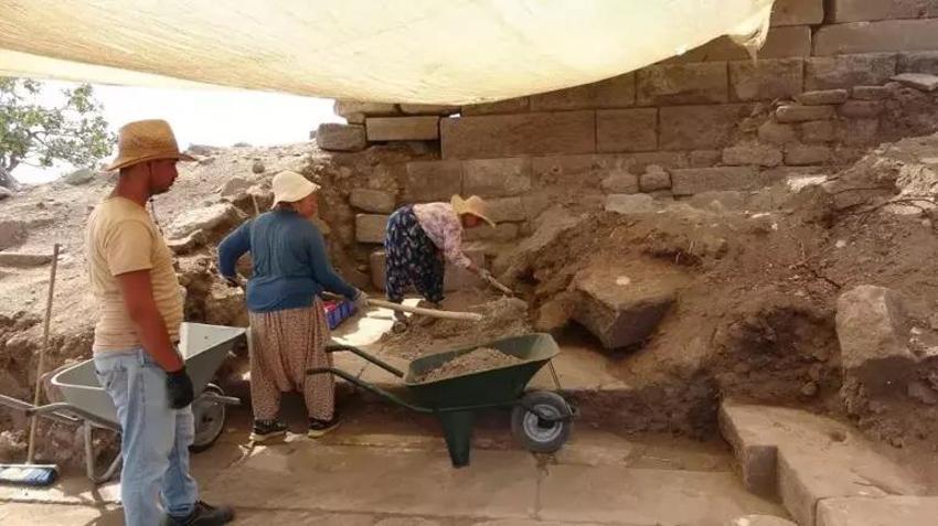 Çanakkale'deki kazıda çıkarıldı: 1700 yıl önce kullanıp çöpe atmışlar