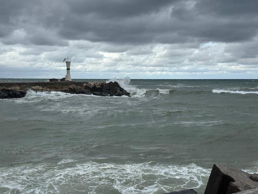 Aşırı sıcaklar yerini soğuk havaya bırakıyor: Sağanak yağışlar yurda giriş yaptı Meteoroloji illeri tek tek açıkladı