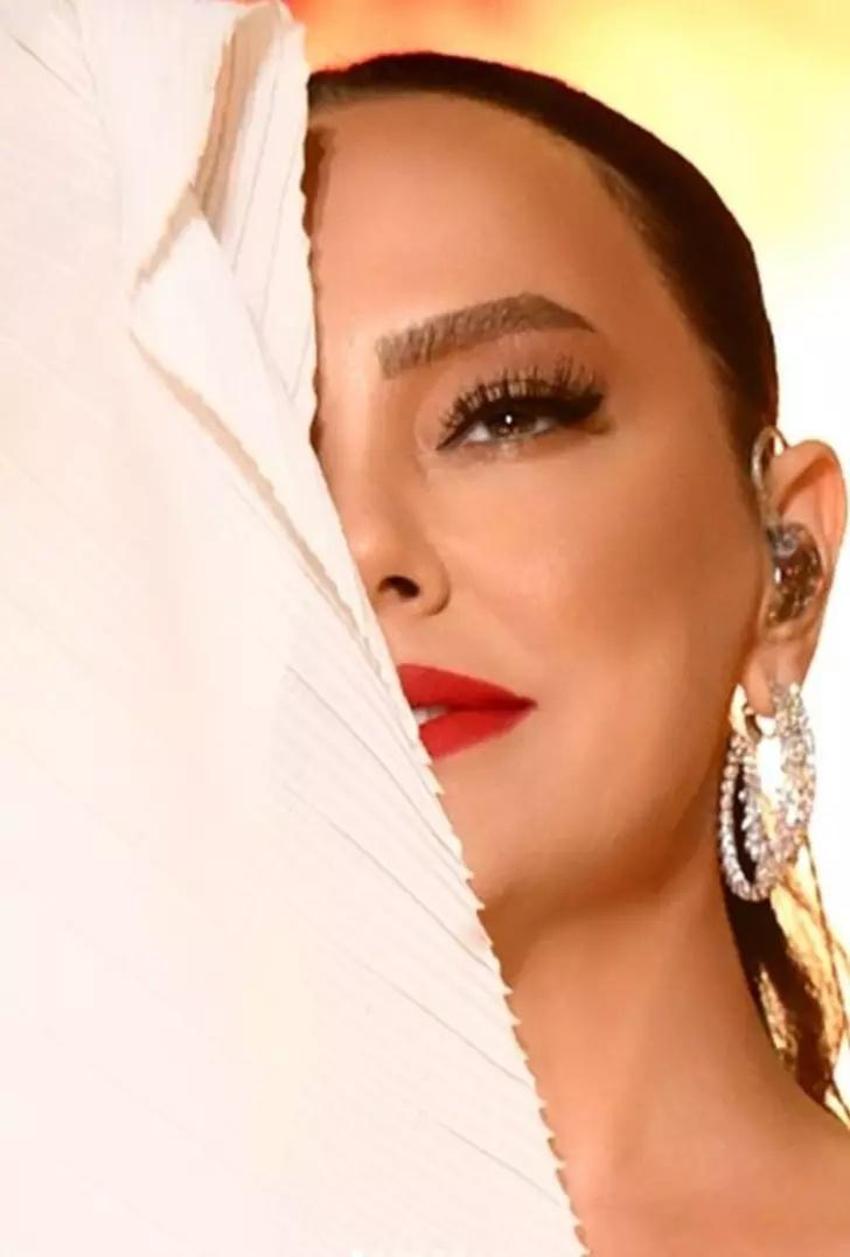 Ebru Gündeş yakın kadraja girdi! Detayı görenler kendini tutamadı!
