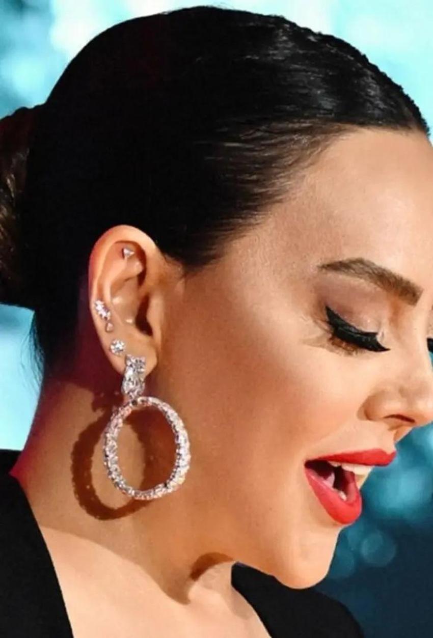 Ebru Gündeş yakın kadraja girdi! Detayı görenler kendini tutamadı!