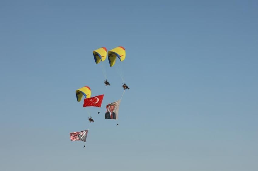 Adana'da TEKNOFEST heyecanı başladı: Bayraktar TB2 ve paramotor gösterisine yoğun ilgi! Bayraktar TB-3 ve ANKA-3 ilk halk uçuşunu  yapacak