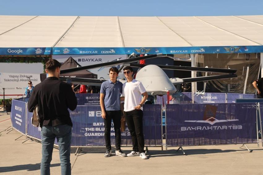 Adana'da TEKNOFEST heyecanı başladı: Bayraktar TB2 ve paramotor gösterisine yoğun ilgi! Bayraktar TB-3 ve ANKA-3 ilk halk uçuşunu  yapacak