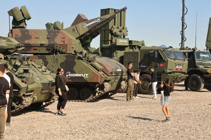 Adana'da TEKNOFEST heyecanı başladı: Bayraktar TB2 ve paramotor gösterisine yoğun ilgi! Bayraktar TB-3 ve ANKA-3 ilk halk uçuşunu  yapacak