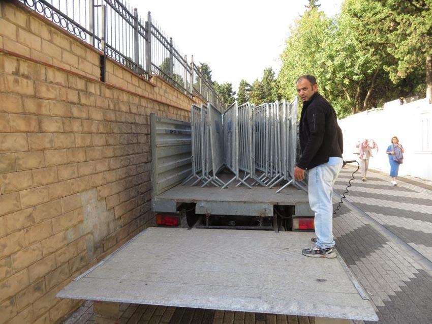 Cem Garipoğlu'nun mezarının etrafında polisten bariyerli önlem