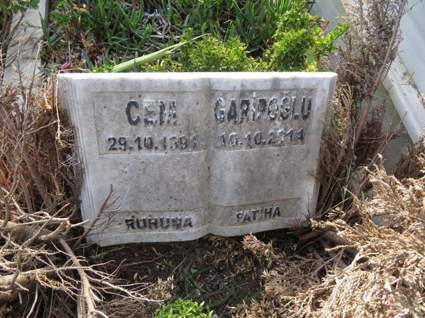Cem Garipoğlu'nun mezarının etrafında polisten bariyerli önlem