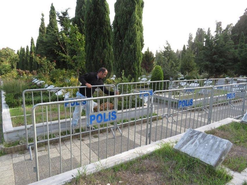 Cem Garipoğlu'nun mezarının etrafında polisten bariyerli önlem