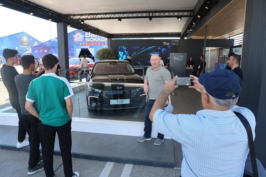 TOGG'un Sedan modeli T10F TEKNOFEST'te ilk kez görücüye çıktı! Sürücülerden tam not aldı