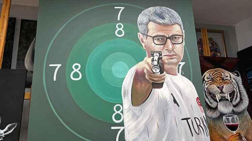 Geliri depremzedelere bağışlanacak: Yusuf Dikeç'in resmi yapacağı son dokunuşla tamamlanacak