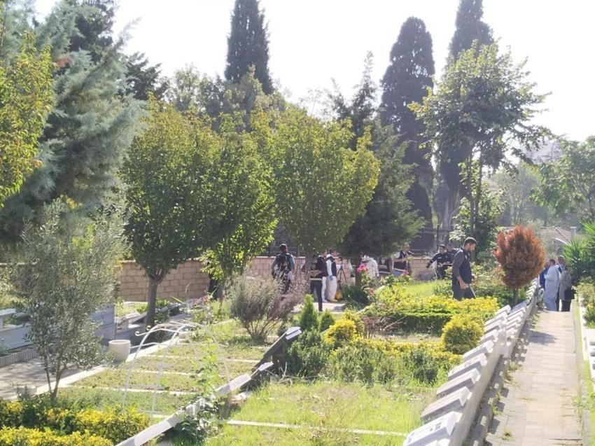 Cem Garipoğlu’nun mezarında kemik ve kafatası detayı! Poşeti görünce açıkladı: derin şüphe ve kuşku uyandırıyor