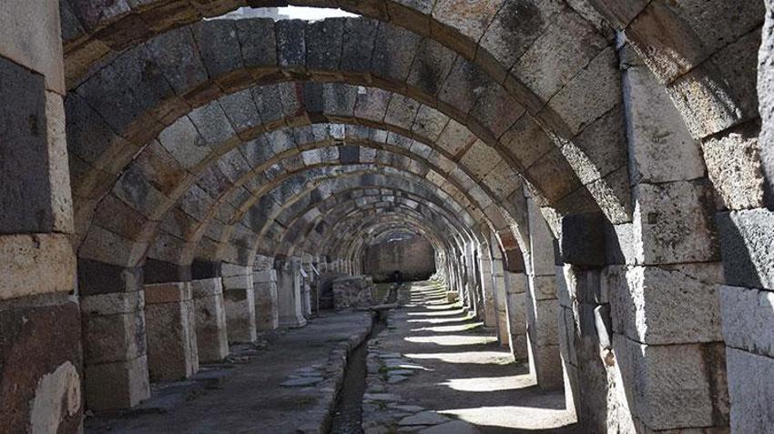 Smyrna Antik Kenti'nde Roma Dönemi'ne ait mutfak eşyaları bulundu