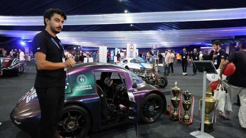 TEKNOFEST'in 1,5 Adana'sı kendi evinde yarıştı: Burada bilim şenliği havası var! Bir kere burayı gören büyüsüne kapılıyor