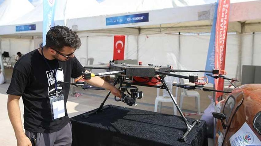 TEKNOFEST'in 1,5 Adana'sı kendi evinde yarıştı: Burada bilim şenliği havası var! Bir kere burayı gören büyüsüne kapılıyor
