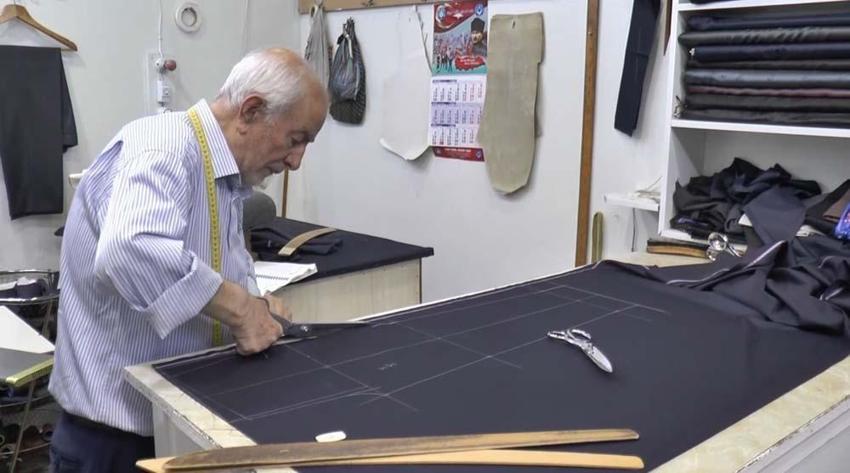 70 yaşındaki terzi Cemal ustanın meslek aşkı hayran bırakıyor!