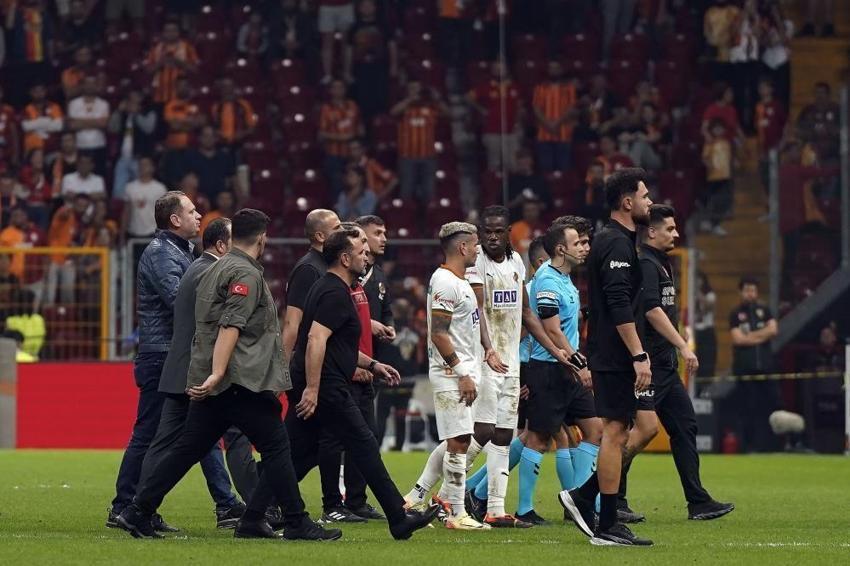 Galatasaray - Alanyaspor maçı sonrası itiraf etti: Mertens'e kırmızı kart, net penaltıyı vermedi