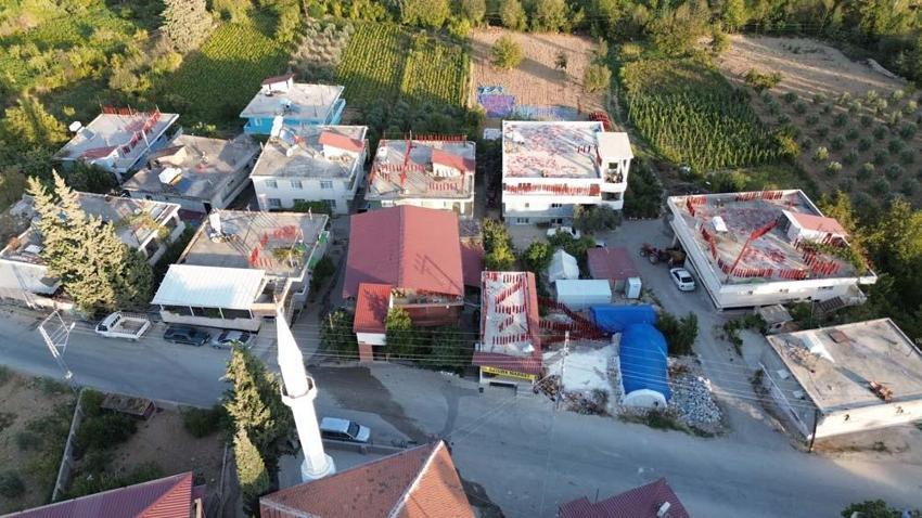 Hatay'da evler kırmızıya büründü! Demeti 500 liradan alıcı buluyor, C vitamini depolarını dolduruyor