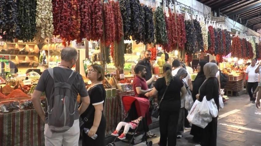 Gaziantep kışa hazır: Almacı Pazarı'nda kışlıklar yerini aldı!
