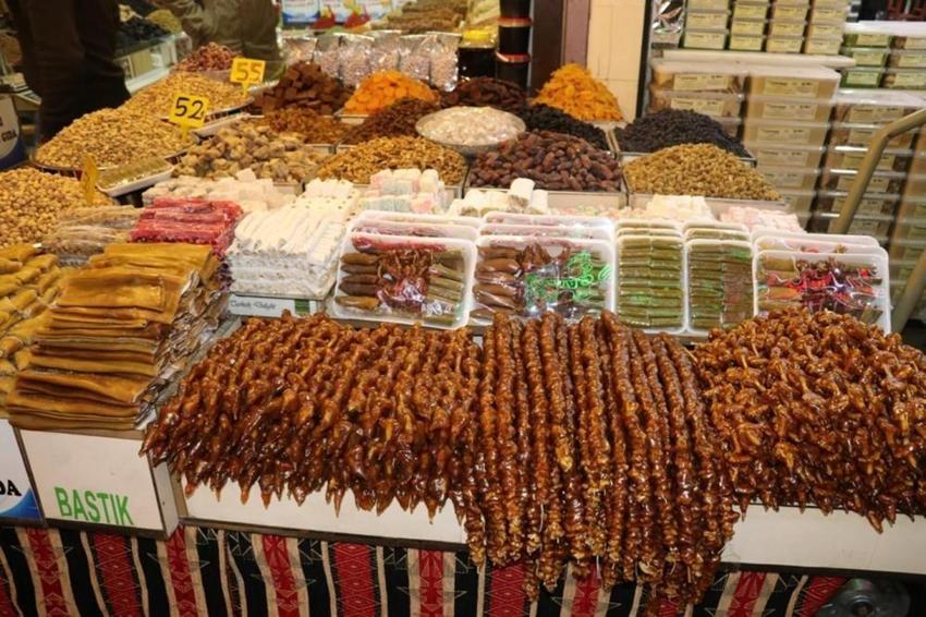 Gaziantep kışa hazır: Almacı Pazarı'nda kışlıklar yerini aldı!
