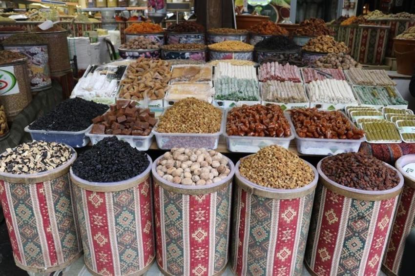 Gaziantep kışa hazır: Almacı Pazarı'nda kışlıklar yerini aldı!

