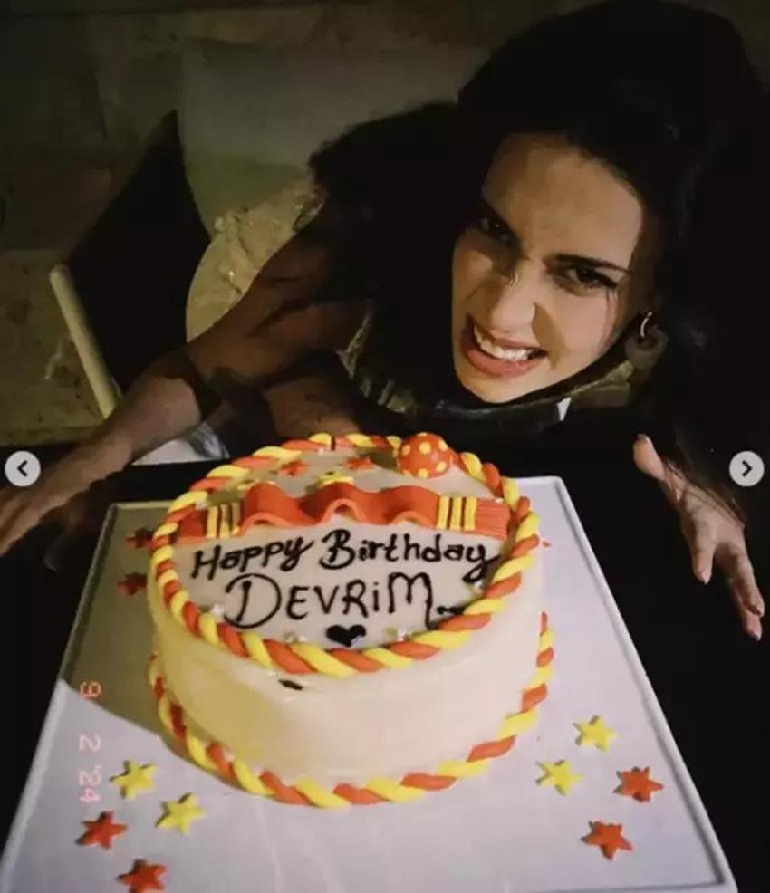Devrim Özkan Torreira'nın paylaşımına kalbi koydu!