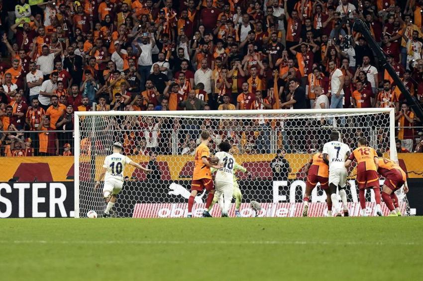 Galatasaray'da  Ismail Jakobs krizi patladı: Sakat dediniz oynattınız