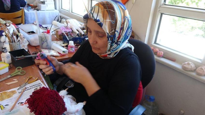 Yaptığı bez bebeklerle kültürel miras taşıyıcısı belgesi aldı!