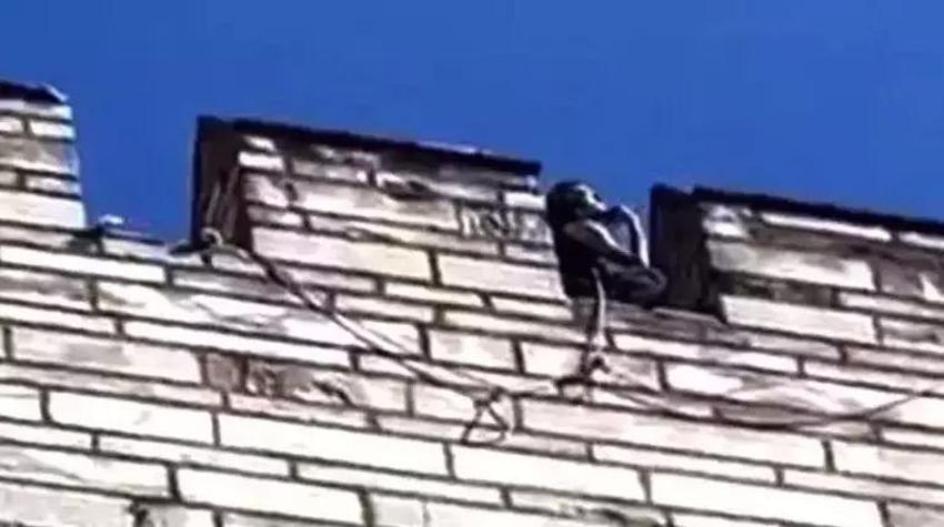 Semih Çelik'in intihar ettiği surdaki diğer kişi ve yazının sırrı ortaya çıktı