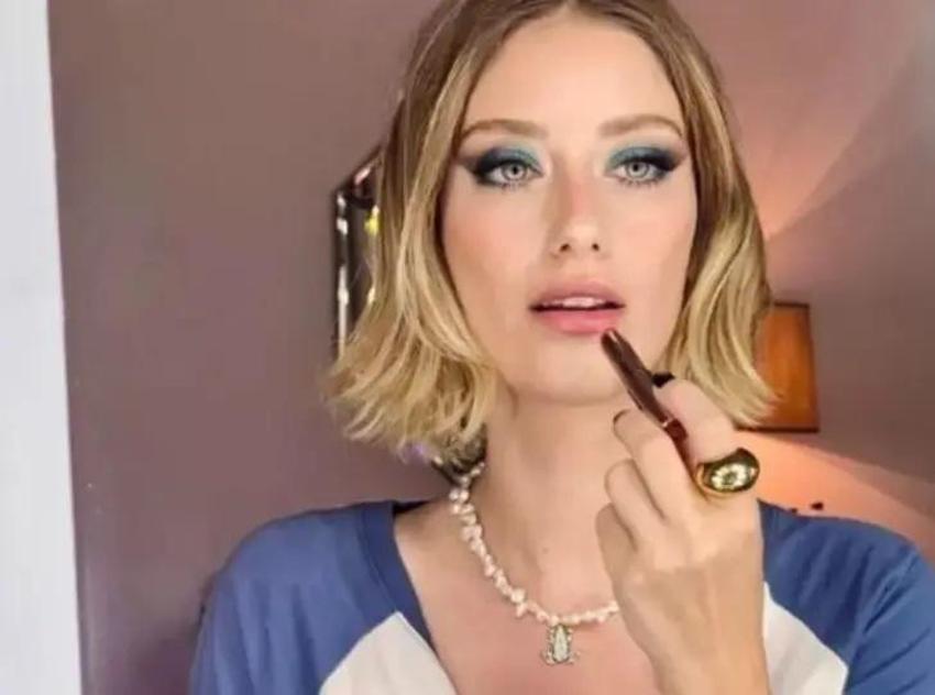 Verdiği kilolarla gündemdeydi! Hazal Kaya'nın gala tarzı yine olay oldu!