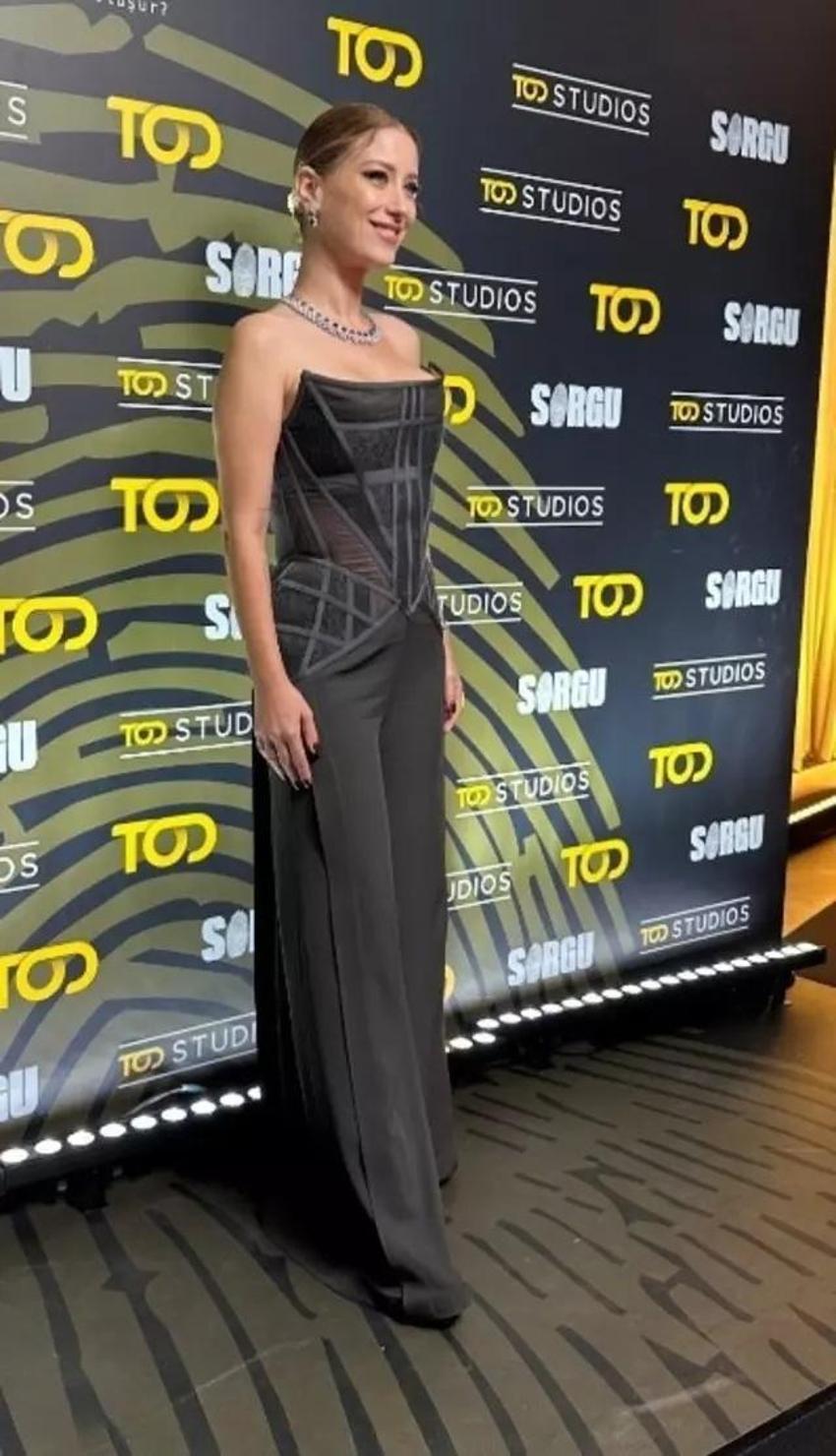 Verdiği kilolarla gündemdeydi! Hazal Kaya'nın gala tarzı yine olay oldu!