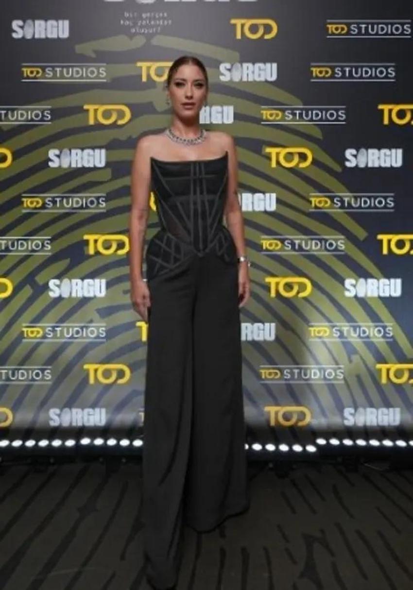 Verdiği kilolarla gündemdeydi! Hazal Kaya'nın gala tarzı yine olay oldu!