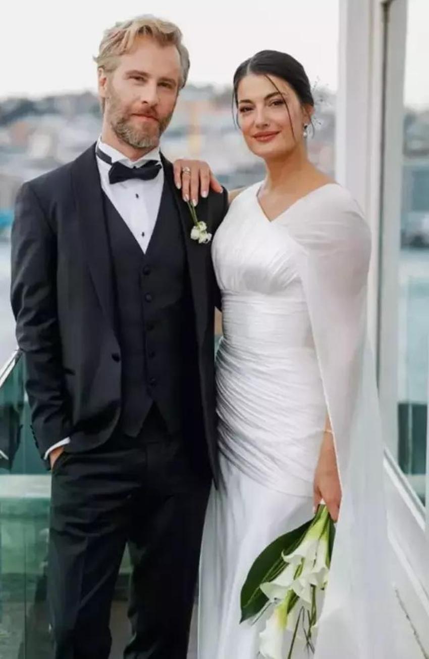 Yabancı Damat dizisinin 'Niko'su Özgür Çevik ve Hatice Kartoğlu evlendi!