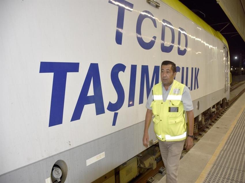 Sivaslı demir yolu çalışanının fotoğrafları uluslararası yarışmada oylanıyor