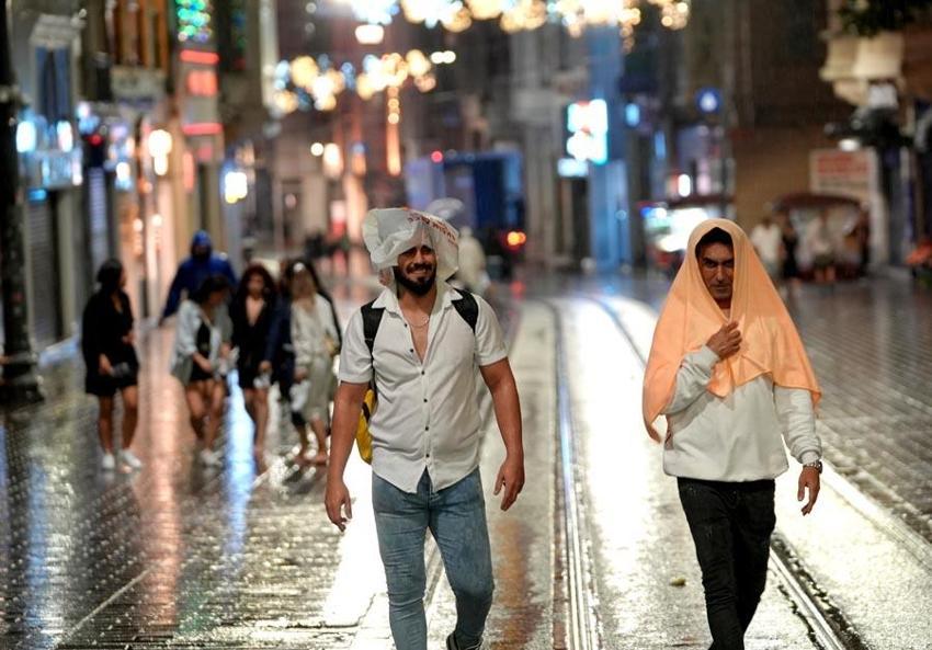 İstanbul'un yanı başında lapa lapa kar yağışı başladı! MGM'den yeni uyarı geldi, kar yağışı dalga dalga yayılacak