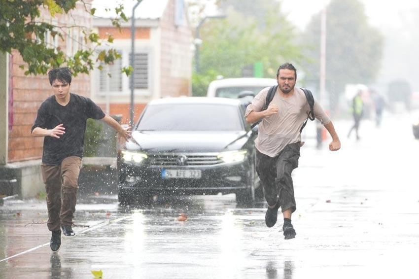 İstanbul'un yanı başında lapa lapa kar yağışı başladı! MGM'den yeni uyarı geldi, kar yağışı dalga dalga yayılacak