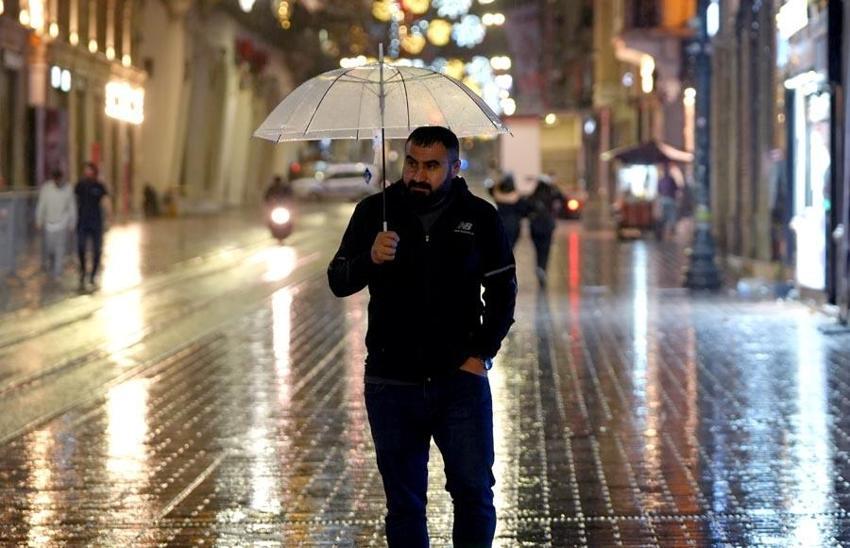 İstanbul'un yanı başında lapa lapa kar yağışı başladı! MGM'den yeni uyarı geldi, kar yağışı dalga dalga yayılacak