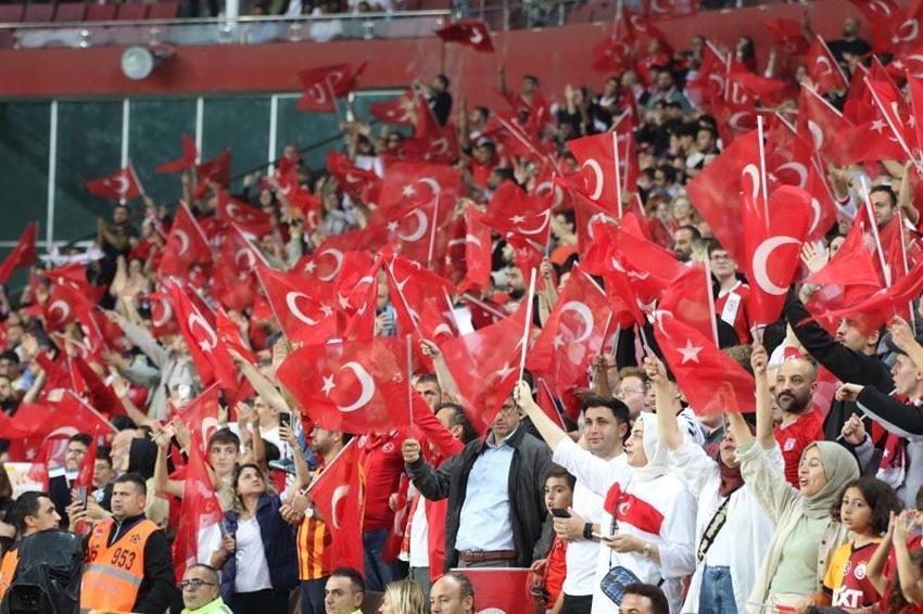 Türkiye Karadağ maçında 3 puan tek golle geldi