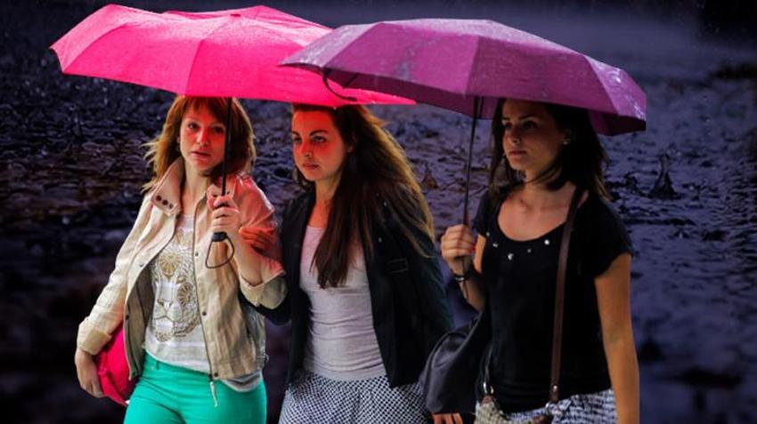 Meteoroloji'den kritik uyarı! Yurdun tamamında sağanak alarmı verildi! Adana'da sağanak sele neden oldu: Cadde ve sokakla göle döndü